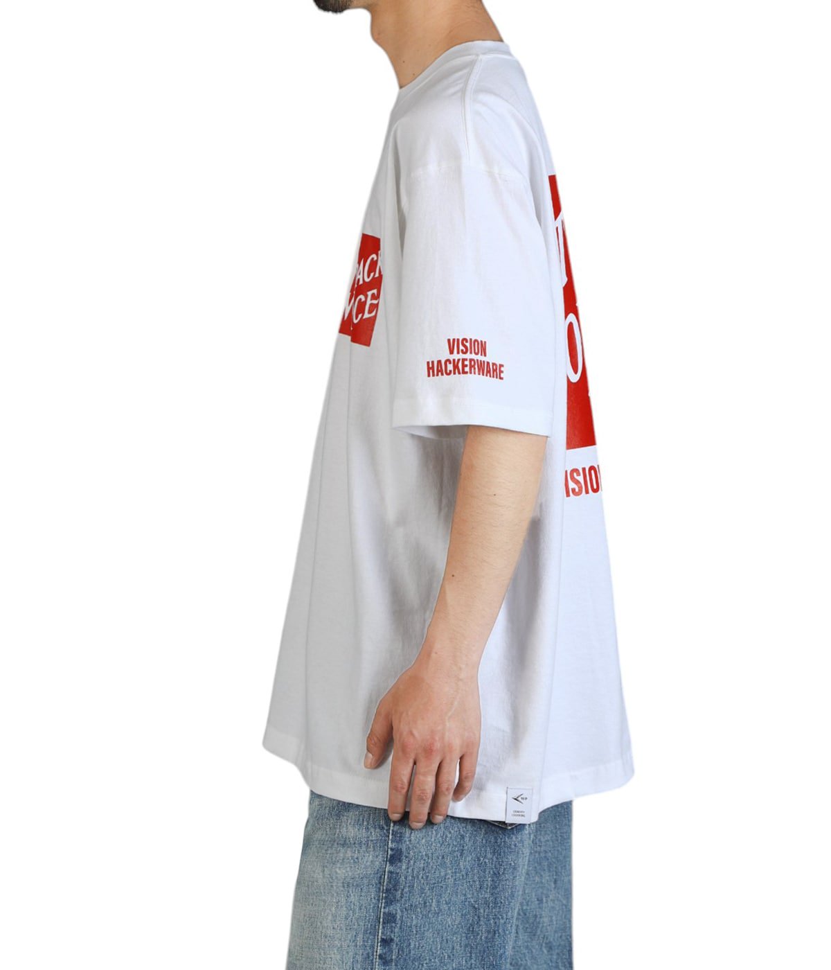 model（184cm / 63kg）B85 W80 H102 着用サイズ：XL
