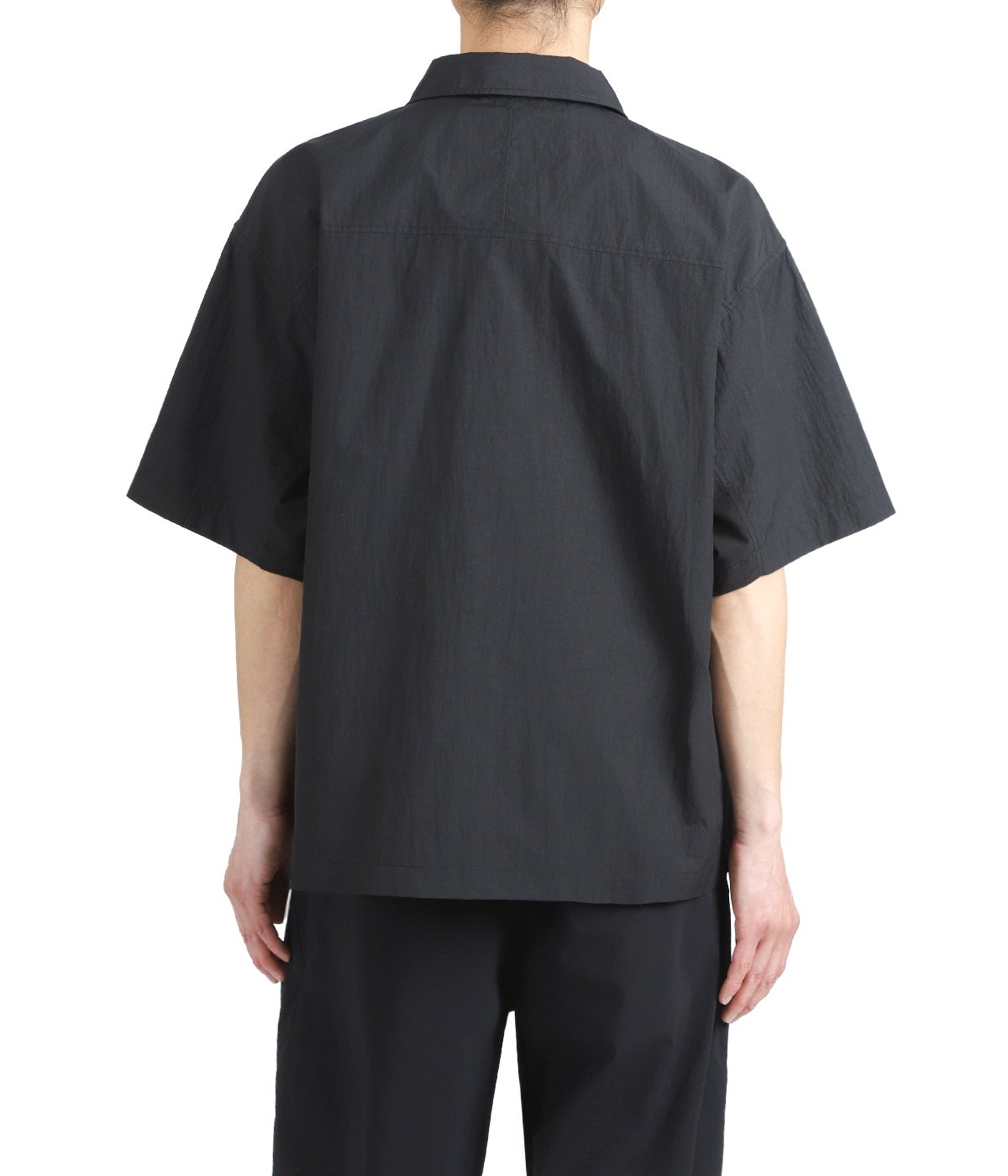 model（175cm / 60kg）B85 W75 H92 着用サイズ：M