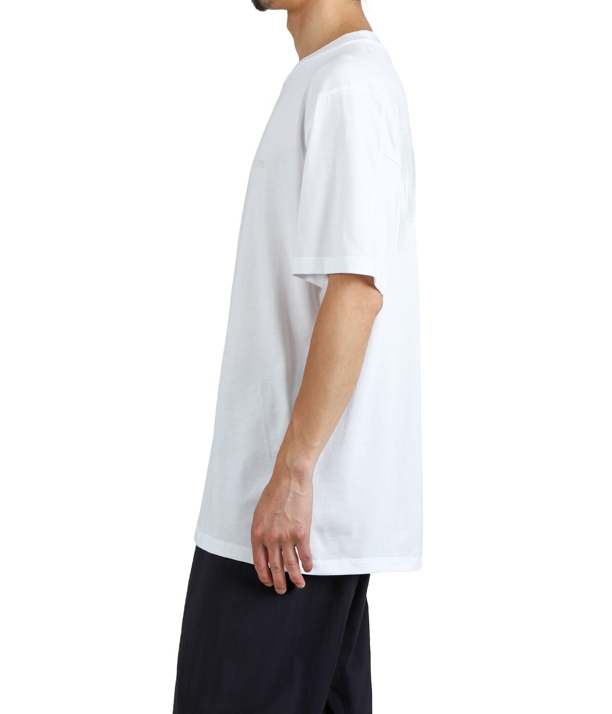 model（175cm / 60kg）B85 W75 H92 着用サイズ：M