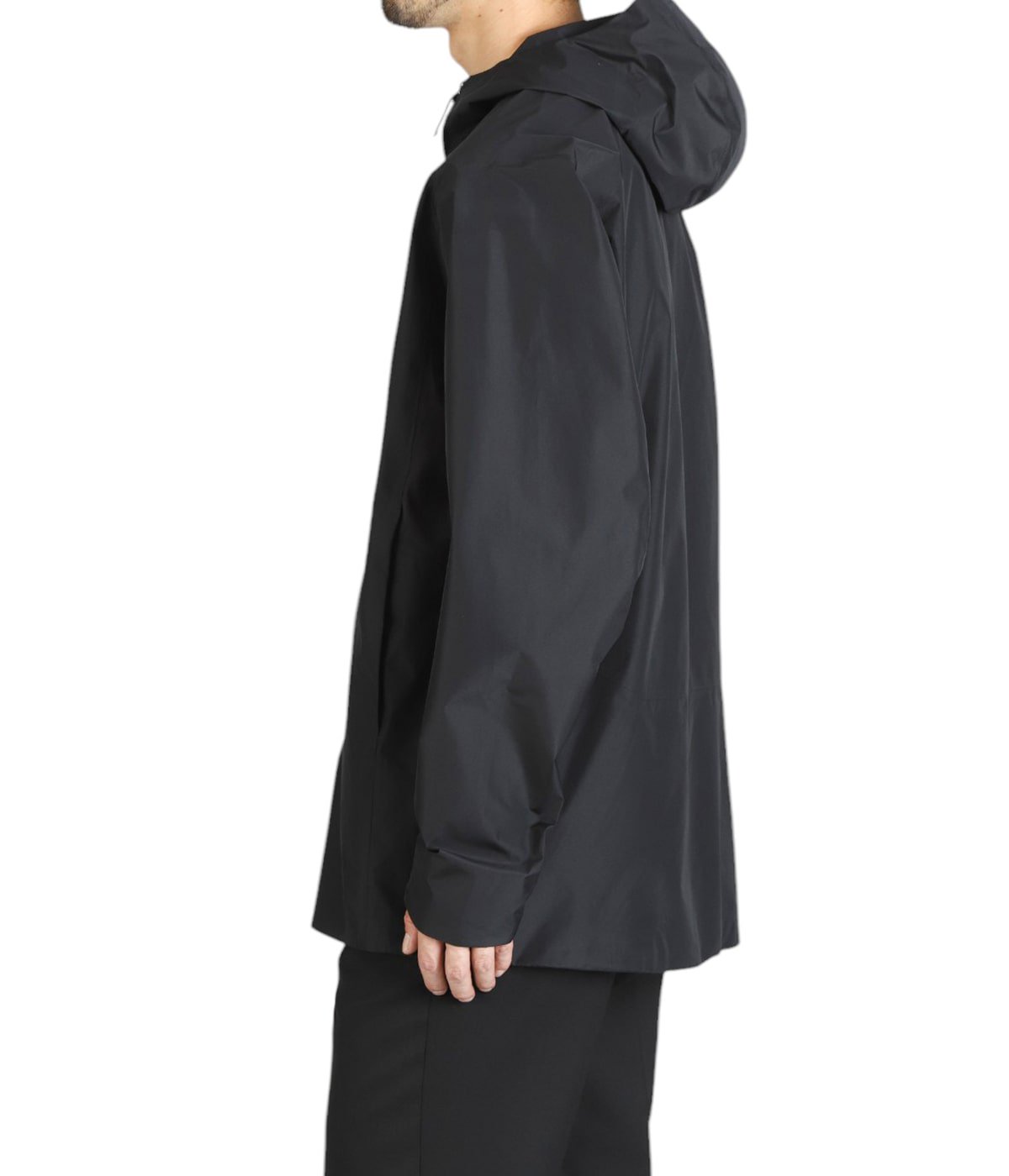model（184cm / 63kg）B85 W80 H102 着用サイズ：L