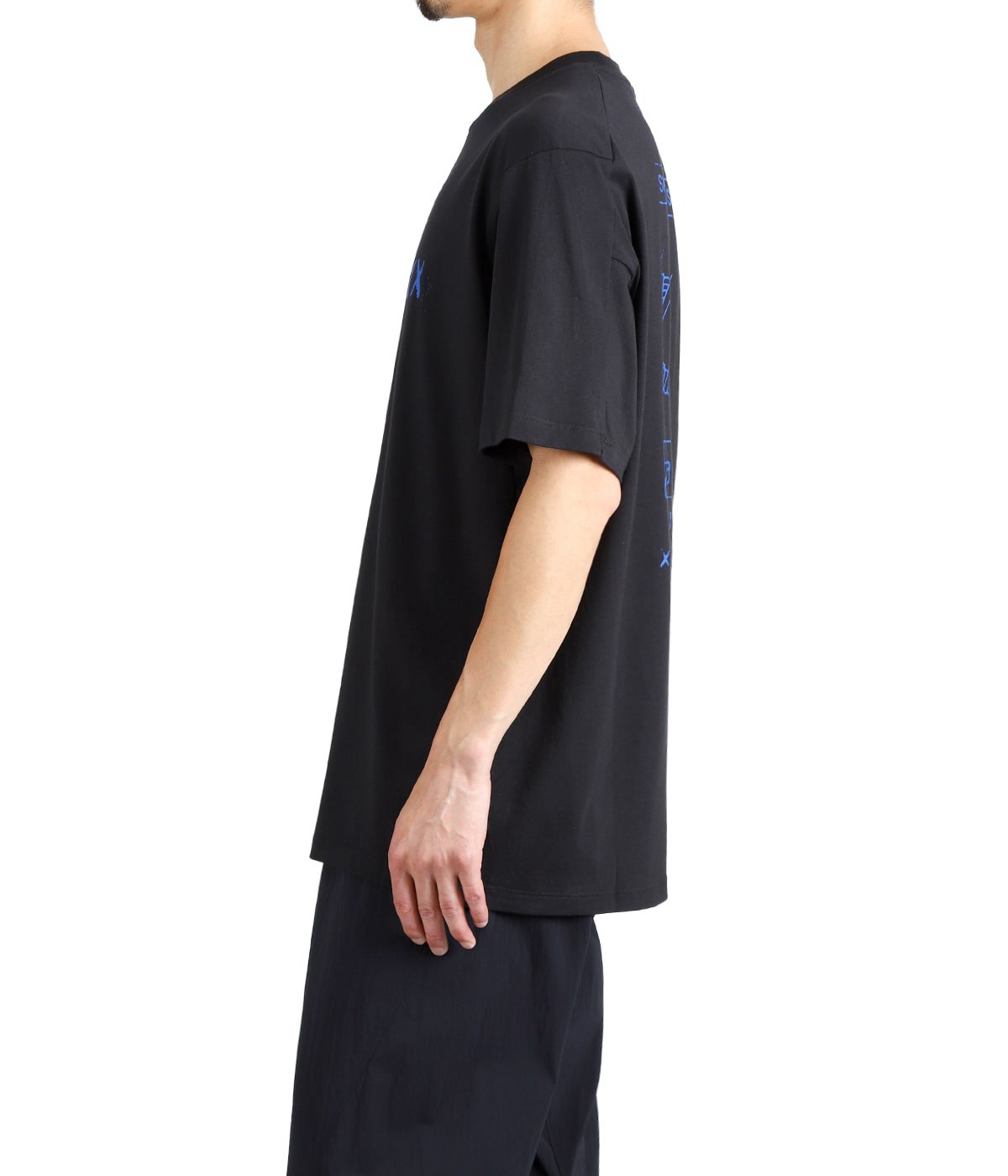 model（175cm / 60kg）B85 W75 H92 着用サイズ：L