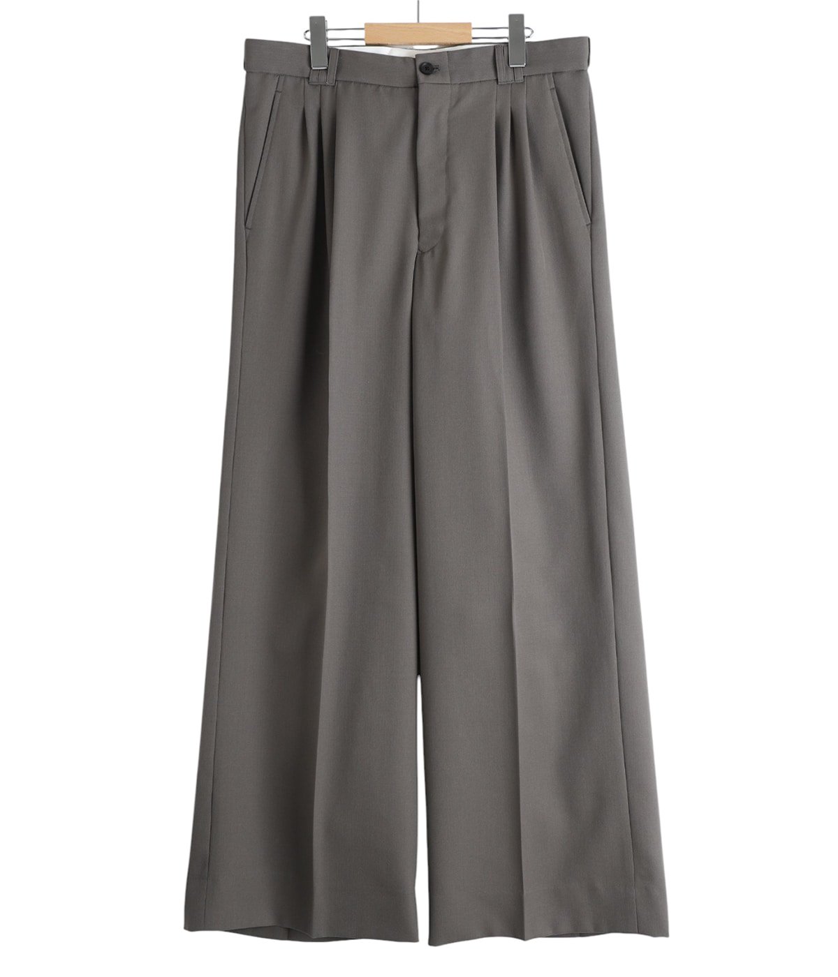 【断捨離特価】YOKE 3PLEATED WIDE LEG TROUSERS 断捨離特価】YOKE 3PLEATED WIDE LEG TROUSERS YOKE