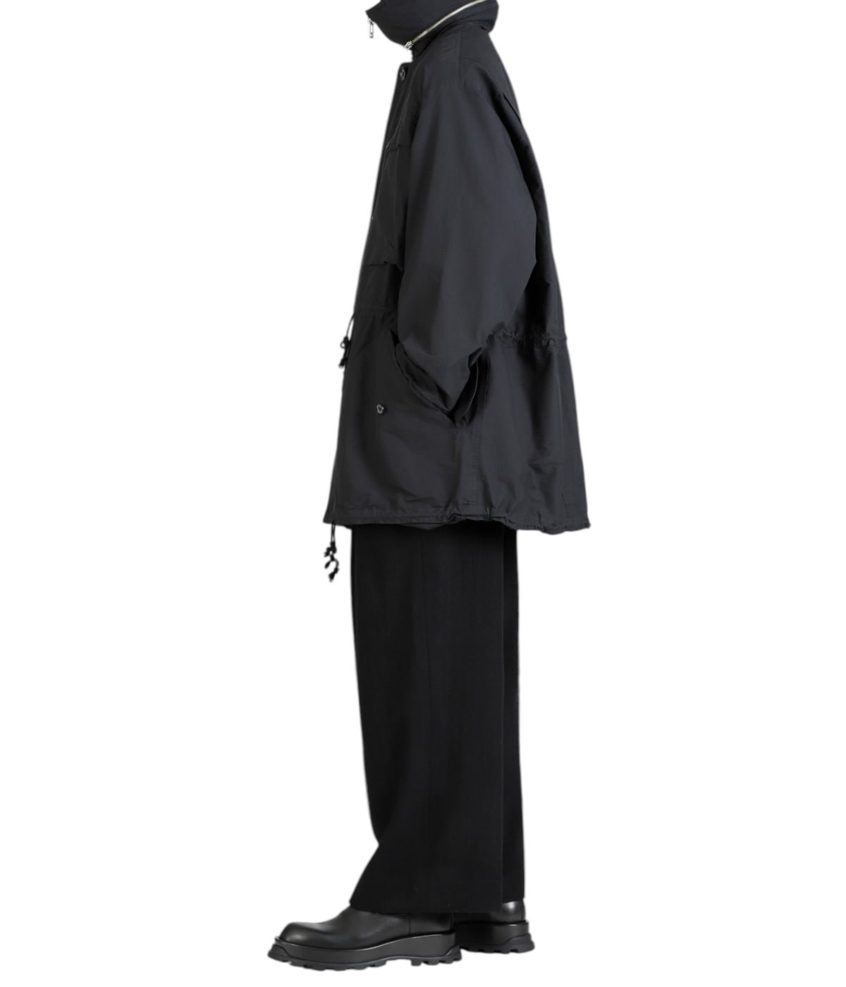 model（184cm / 63kg）B85 W80 H102 着用サイズ：3