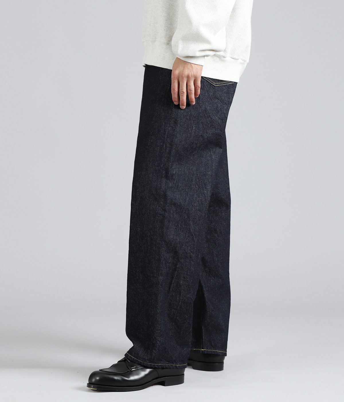 model(175cm / 60kg)B85 W75 H92 着用サイズ：3