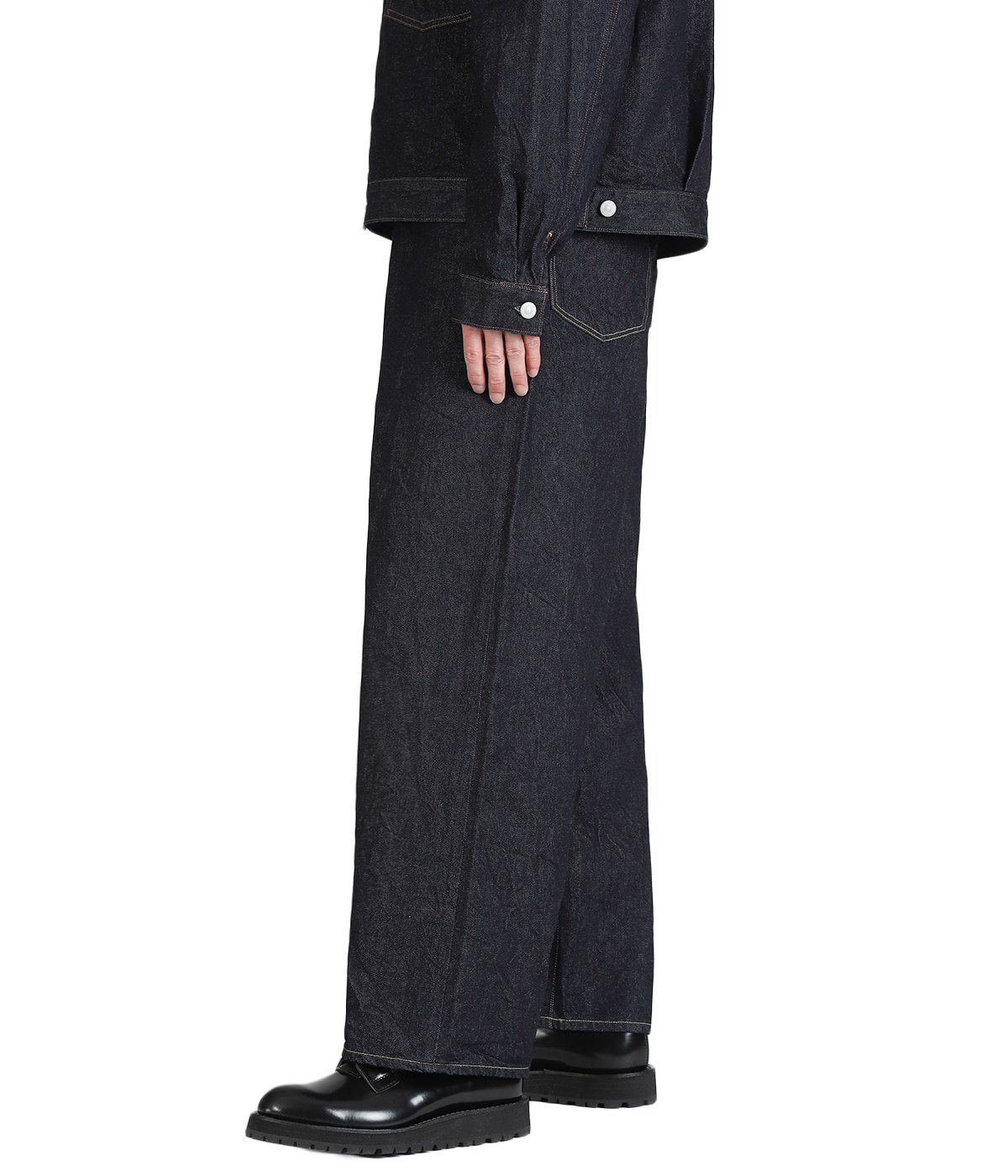 model（175cm / 60kg）B85 W75 H92 着用サイズ：3