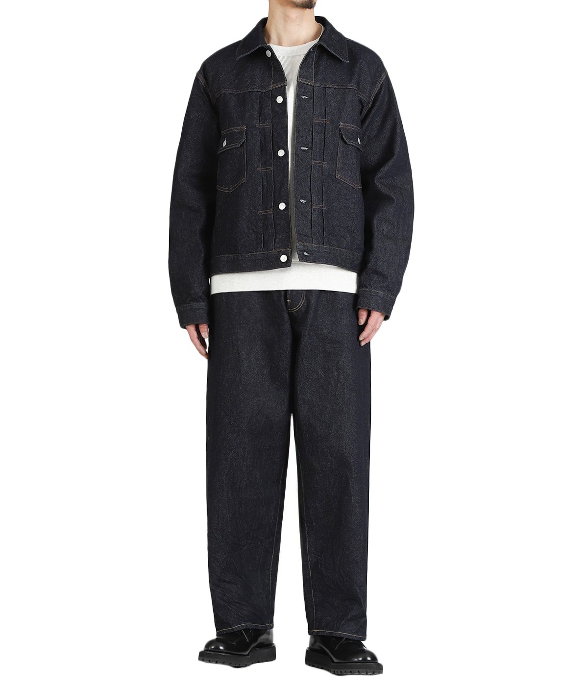 TOPS : 13.5oz 2nd Type Denim Jacket を着用