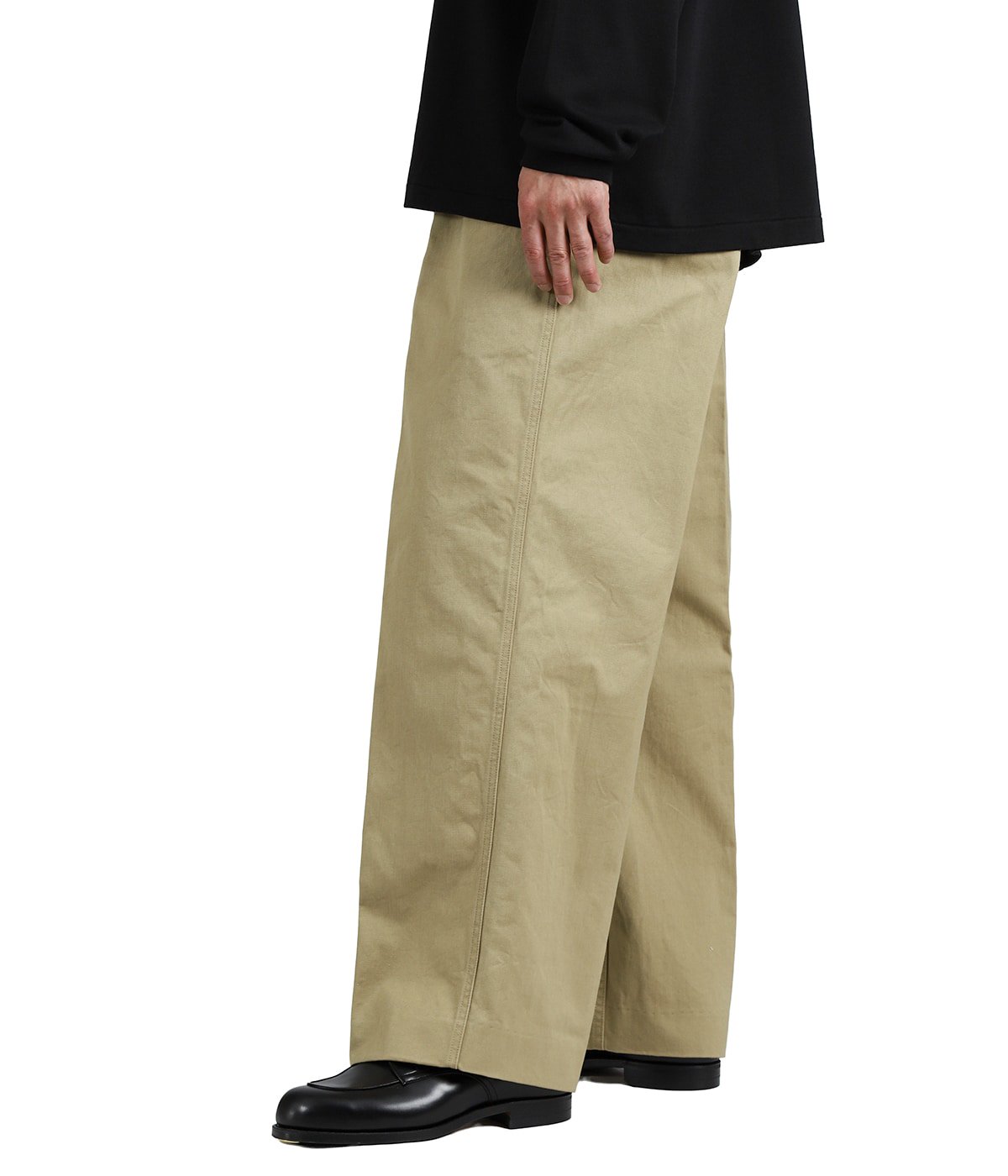 model（175cm / 60kg）B85 W75 H92 着用サイズ：3