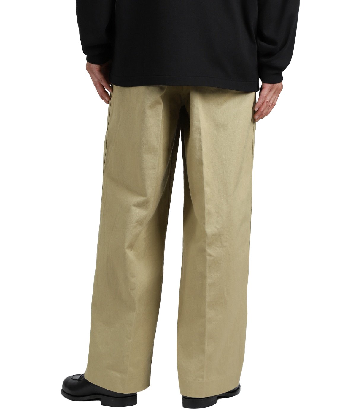 model（175cm / 60kg）B85 W75 H92 着用サイズ：3