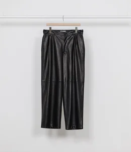 【予約】SINGLE PLEAT WIDE TROUSERS -GLAZED SHEEPSKIN-