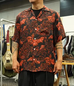 【予約】SILK CUPRO SHORT SLEEVE ALOHA SHIRT〈ONE HUDRED TIGERS / BLACK / RED TIGER〉