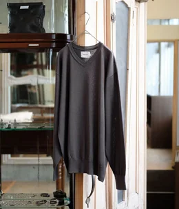 【予約】V Neck Knit
