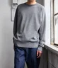 グレー